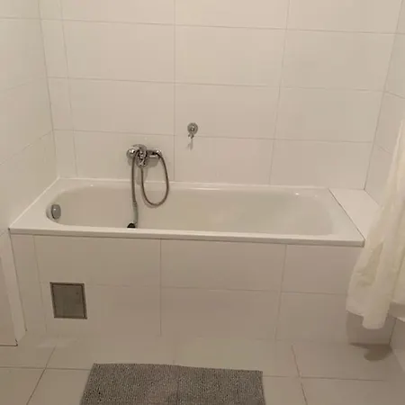 Large 3 Bedroom Family Apartment With Balcony Prague Exterior photo