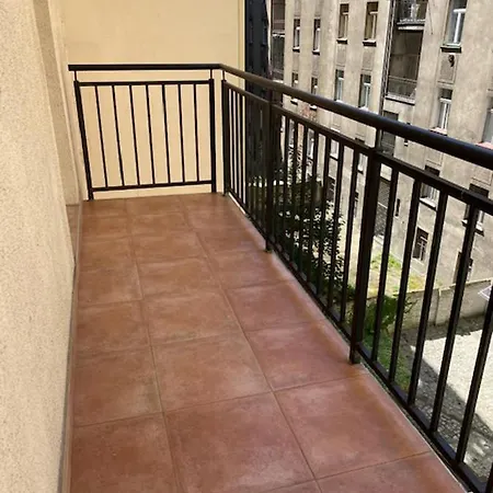 Large 3 Bedroom Family Apartment With Balcony Prague Exterior photo