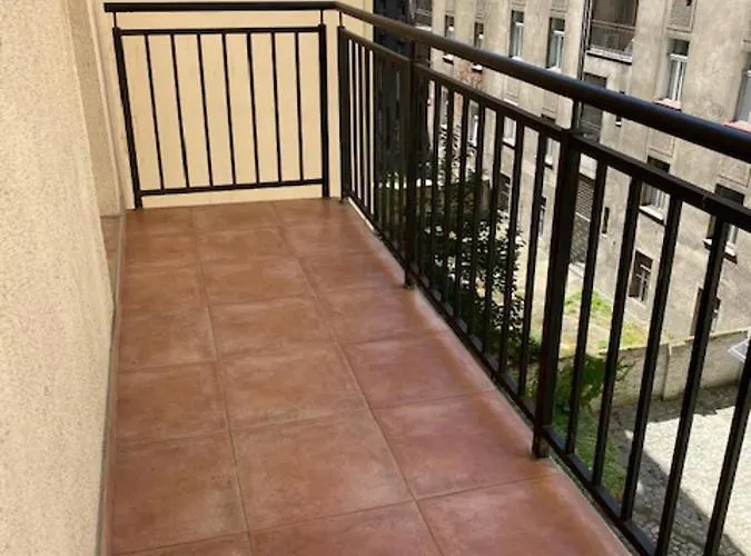 Large 3 Bedroom Family Apartment With Balcony